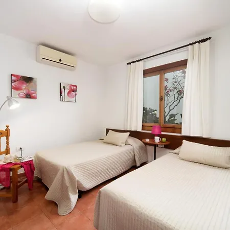 Julianne 4 Nyaraló *