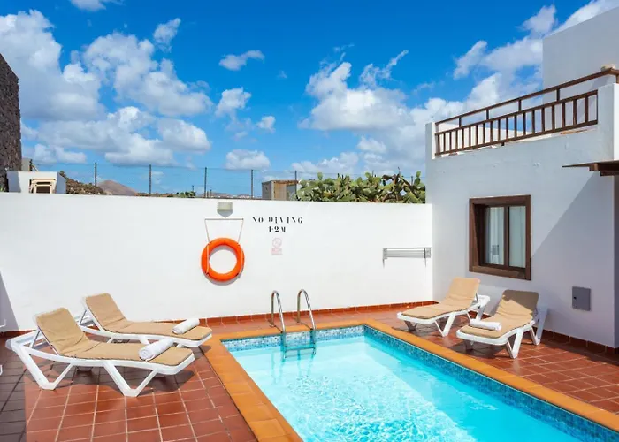 Julianne 4 بويرتو ذيل كارمين